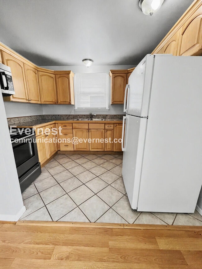 613 Hillsboro Rd, Unit APT B27 in Franklin, TN - Foto de edificio - Building Photo