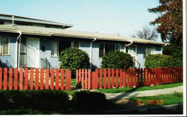 900-902 Larkspur Dr in Burlingame, CA - Building Photo