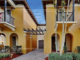 4432 Arabian Way in Cooper City, FL - Building Photo