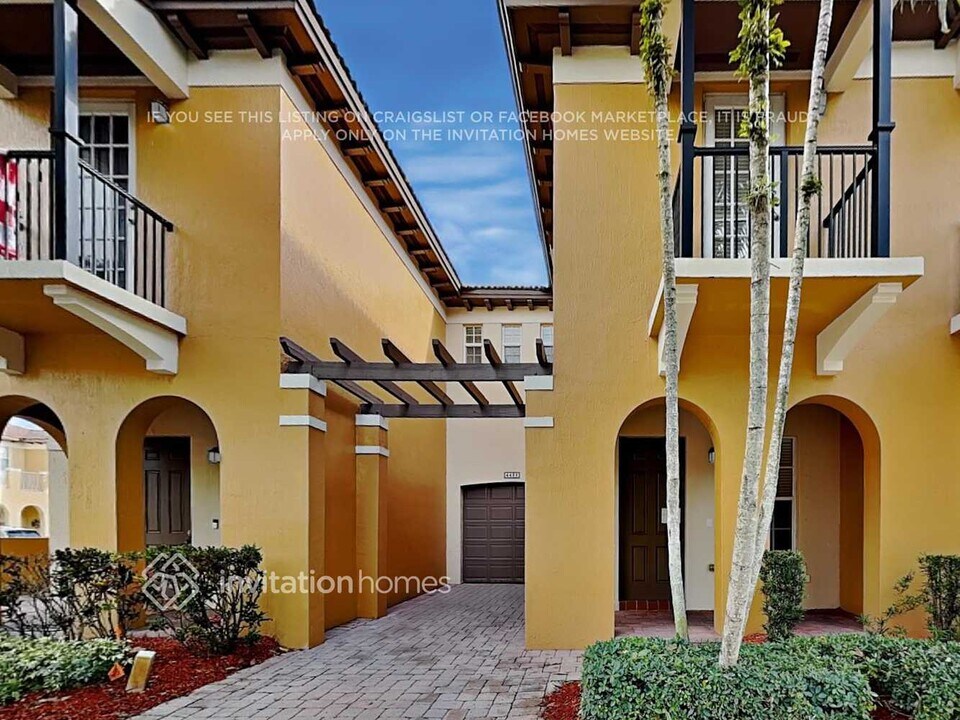 4432 Arabian Way in Cooper City, FL - Building Photo