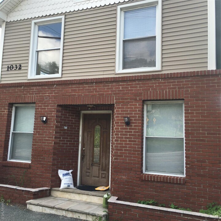 1032 NJ-17 in Tuxedo, NY - Building Photo