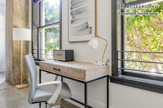 810 S Spring St in Los Angeles, CA - Building Photo - Building Photo