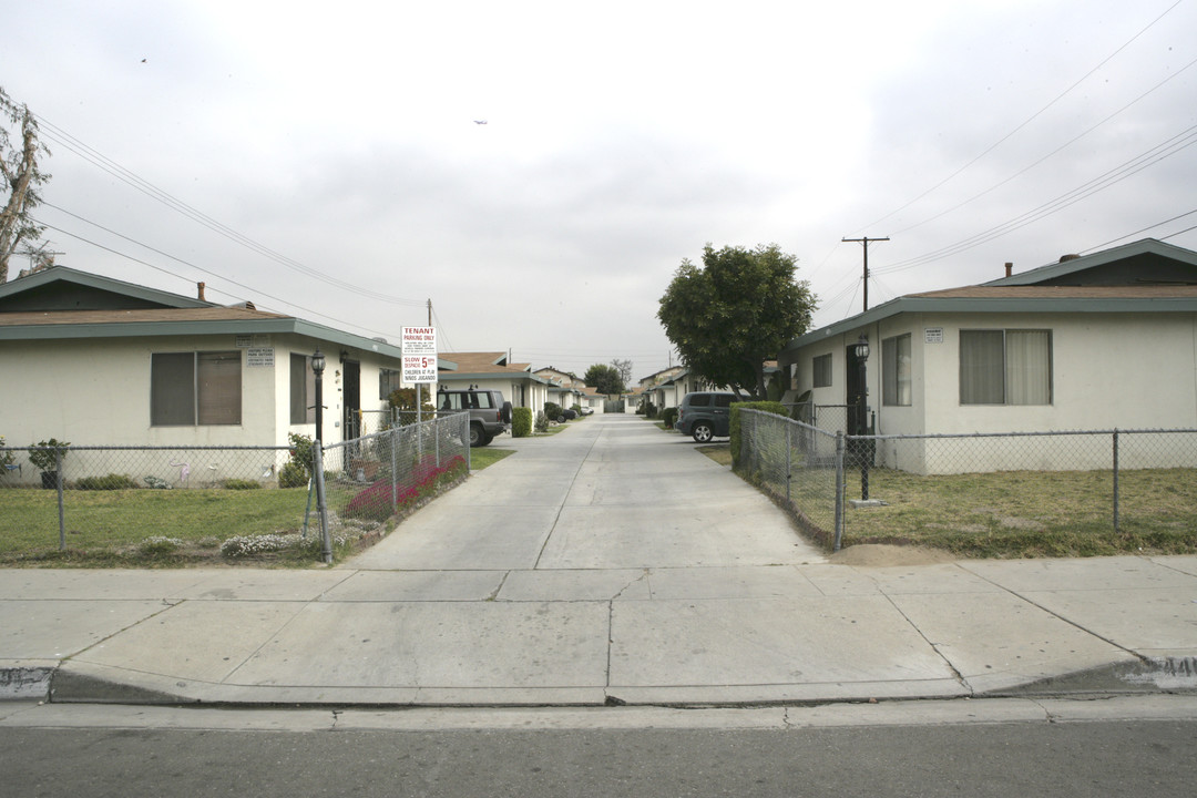 4403 Elizabeth St in Cudahy, CA - Foto de edificio