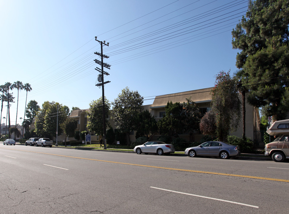 Beverly Hills Apartments in Encino, CA - Building Photo