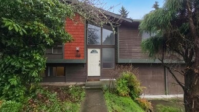 518 NE 182nd Ct in Shoreline, WA - Building Photo - Building Photo
