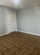 305 W Oak St in Lawrenceville, GA - Foto de edificio - Building Photo