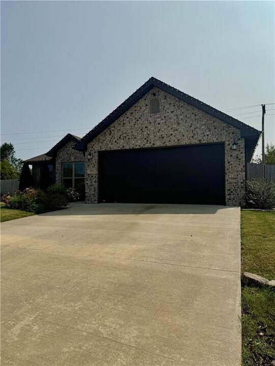 511 Arkansas Black in Bentonville, AR - Building Photo