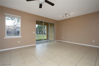 10809 Alvara Way in Bonita Springs, FL - Foto de edificio - Building Photo