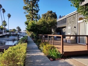 469 Sherman Ave in Los Angeles, CA - Foto de edificio - Building Photo