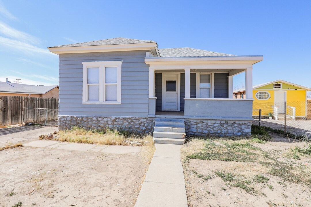 1307 Vermont Ave in Alamogordo, NM - Building Photo