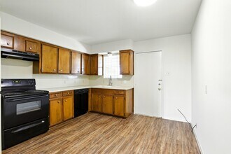 Hollock Square in Houston, TX - Building Photo - Building Photo