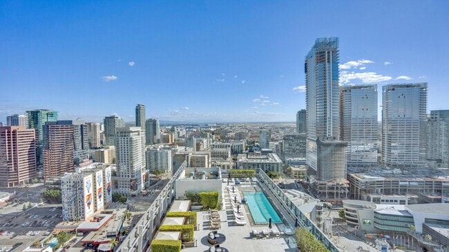 900 W Olympic Blvd, Unit Residence 3200 in Los Angeles, CA - Building Photo - Building Photo