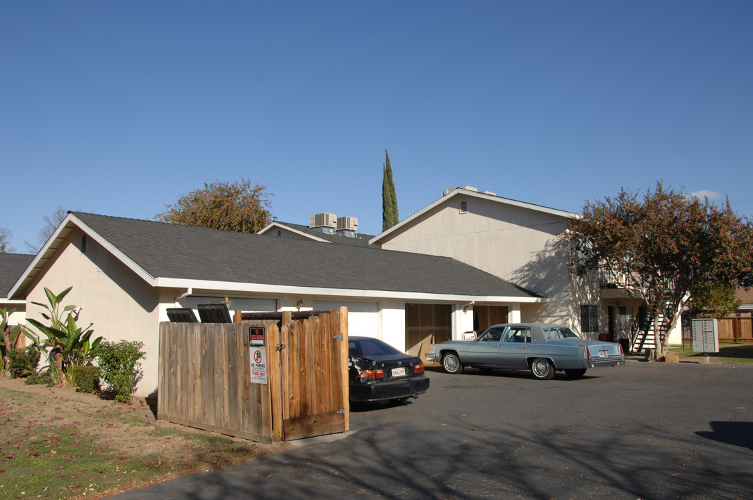 3142 College Ave in Merced, CA - Building Photo