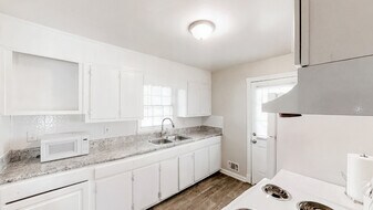 110 Candlelight Ln SW in Atlanta, GA - Building Photo