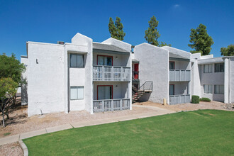 Woodbridge Apartment Homes in Phoenix, AZ - Building Photo - Building Photo