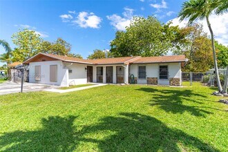 13011 SW 80th St in Miami, FL - Building Photo - Building Photo