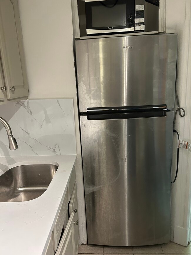 19 Russell St, Unit 1 in Brooklyn, NY - Building Photo - Building Photo