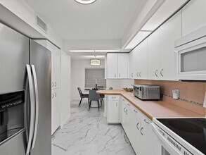 6650 Sunset Way in St Pete Beach, FL - Building Photo - Building Photo