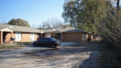 1645 Wells Station Rd in Memphis, TN - Building Photo - Building Photo