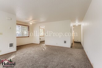 2253 Sunset Dr in Forest Grove, OR - Building Photo - Building Photo