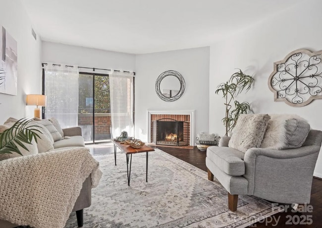 property at 224 N Poplar St