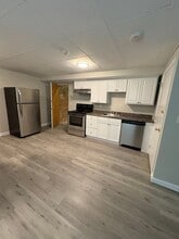 566 Beach in Revere, MA - Foto de edificio - Building Photo