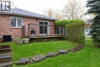 210 Fiddlers Green Rd in Ancaster, ON - Building Photo - Building Photo