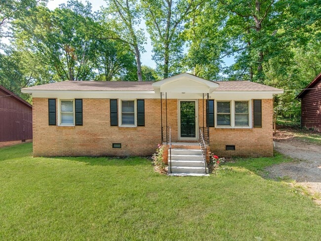 property at 212 E Poplar St