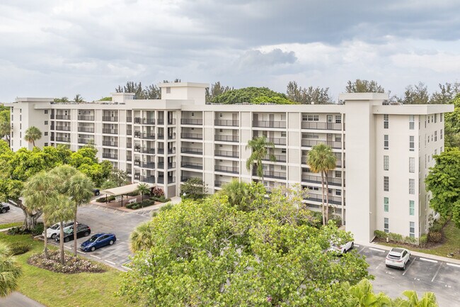Palm-Aire Condominiums in Pompano Beach, FL - Building Photo - Building Photo