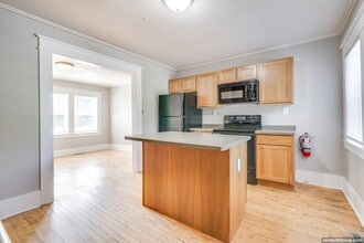 1202-1318 Summit Ave. in Oshkosh, WI - Foto de edificio - Interior Photo