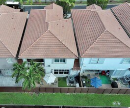 8562 NW 108th Ave in Doral, FL - Building Photo - Building Photo