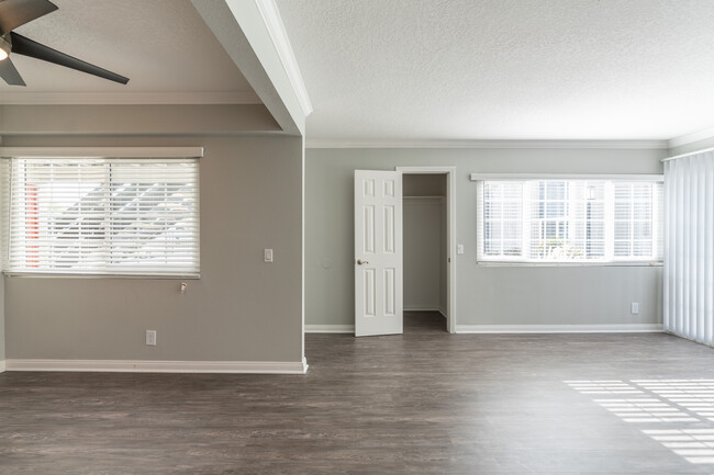 Sherwood Apartments in Bellflower, CA - Building Photo - Interior Photo