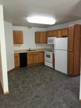 211 W Mill St, Unit 79 in Pleasantville, IA - Foto de edificio - Building Photo