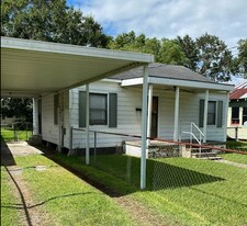 714 Saint Jude Ave in New Iberia, LA - Building Photo