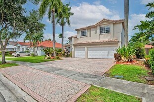 6317 NW 113th Pl in Doral, FL - Building Photo