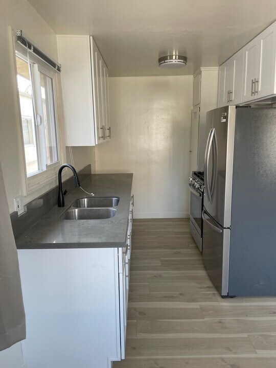 2019 Arlington Ave, Unit C in Los Angeles, CA - Building Photo