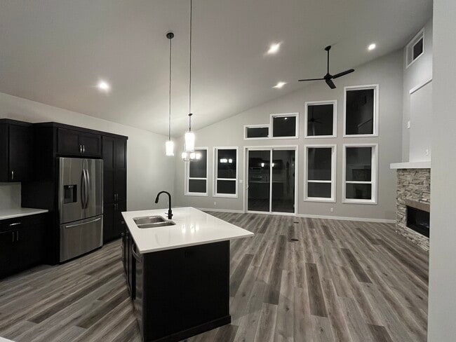 property at 1520 W Moselle Dr