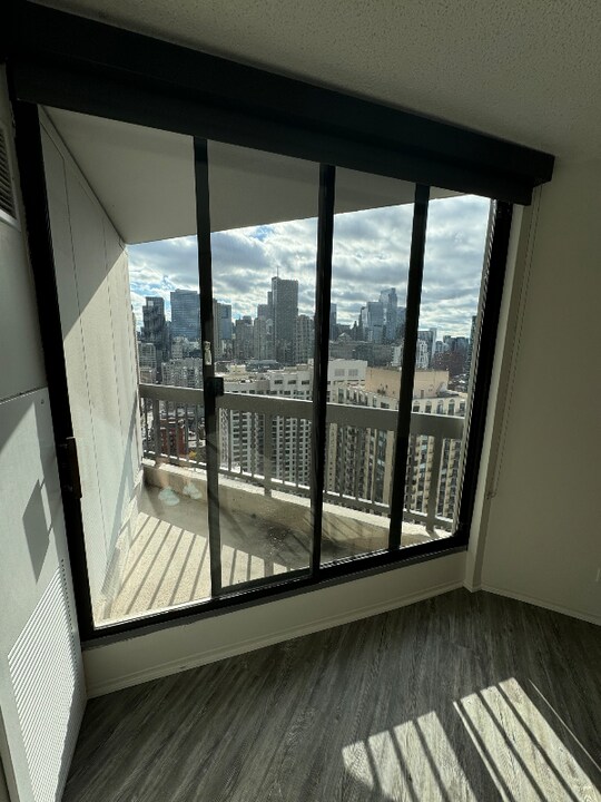 45 W Chicago Ave in Chicago, IL - Building Photo