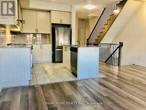 7 Heswall Ln in Newmarket, ON - Building Photo - Building Photo