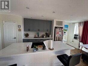 1079-1079 Lawrence Ave W in Toronto, ON - Building Photo - Building Photo