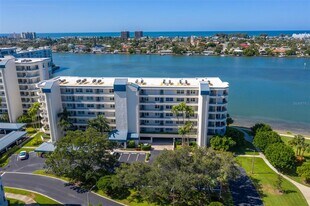 7984 Sailboat Key Blvd S in South Pasadena, FL - Building Photo