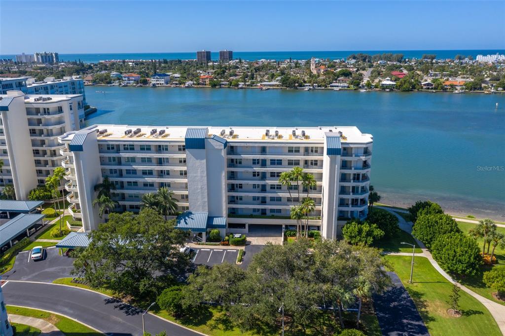 7984 Sailboat Key Blvd S in South Pasadena, FL - Building Photo