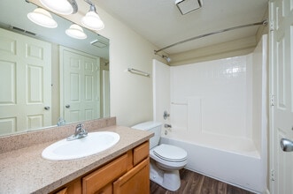 Oak Lake at Crooked Creek in Indianapolis, IN - Foto de edificio - Interior Photo