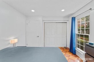 251 Kempsey Dr in North Brunswick, NJ - Building Photo - Building Photo