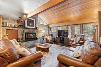 18087 E Butte Ln in Sunriver, OR - Building Photo - Building Photo