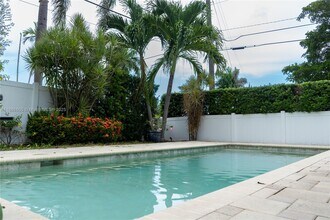 2841 NW 10th Ave in Wilton Manors, FL - Foto de edificio - Building Photo