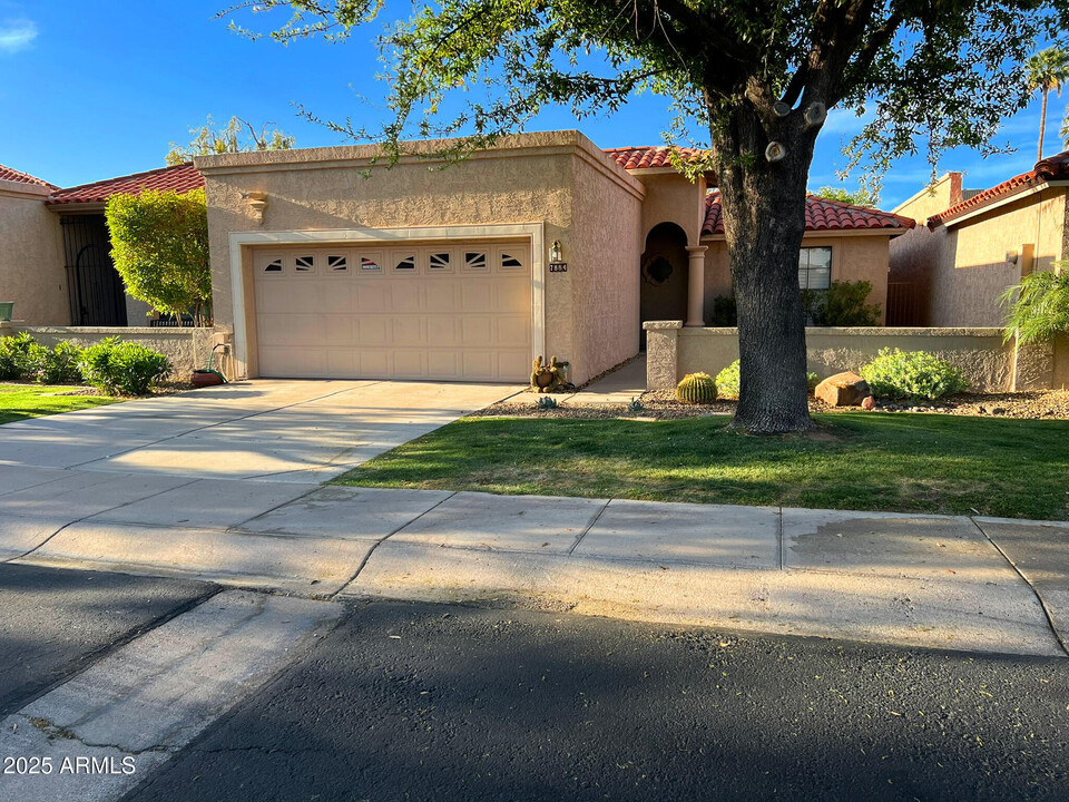 7884 E Horseshoe Ln in Scottsdale, AZ - Foto de edificio