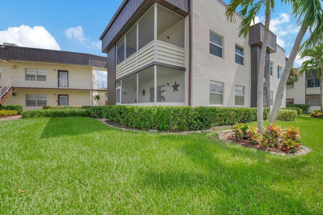 443 Burgundy N in Delray Beach, FL - Building Photo