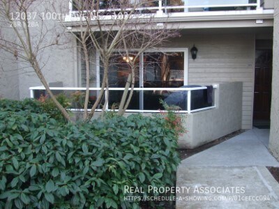 12037 100th Ave NE in Kirkland, WA - Building Photo