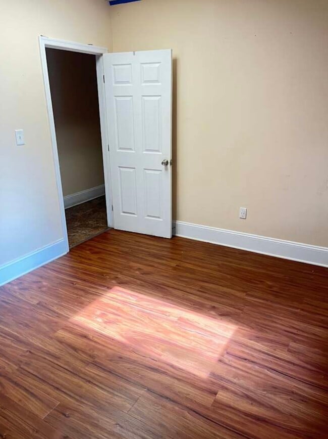456 Hudson St, Unit Furnished Bedroom in Gloucester City, NJ - Foto de edificio - Building Photo